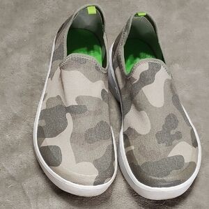 OOFOS OOmg Eezee Low Women's Walking Shoes Camouflage Slip-On Sneakers Size 9/40